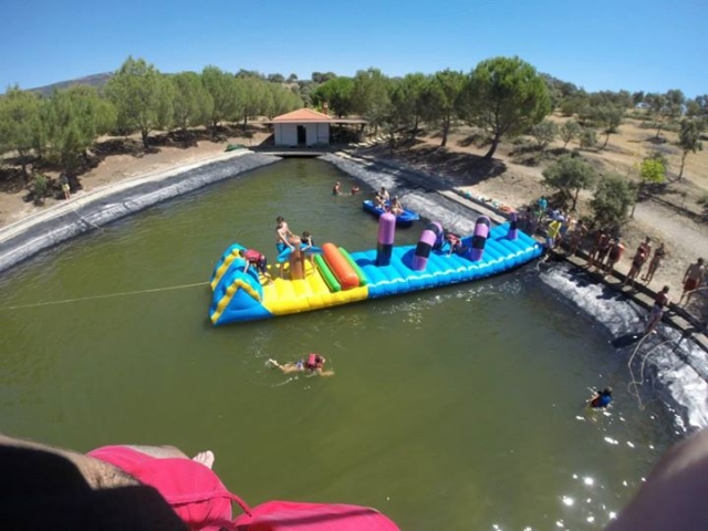 Hinchables en el estanque.jpg